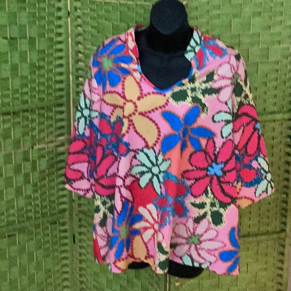๐บ๐ธNWOT Shein Curve 1XLG Colorful Top Closet Must Have & So Much Fun To Wear ๐บ๐ธ - Picture 1 of 9